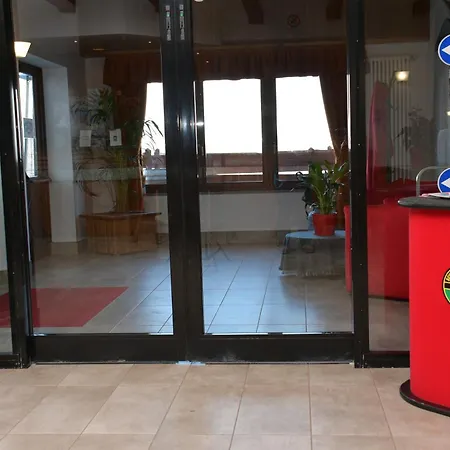 Etoile De Neige Otel Pila (Valle d'Aosta)